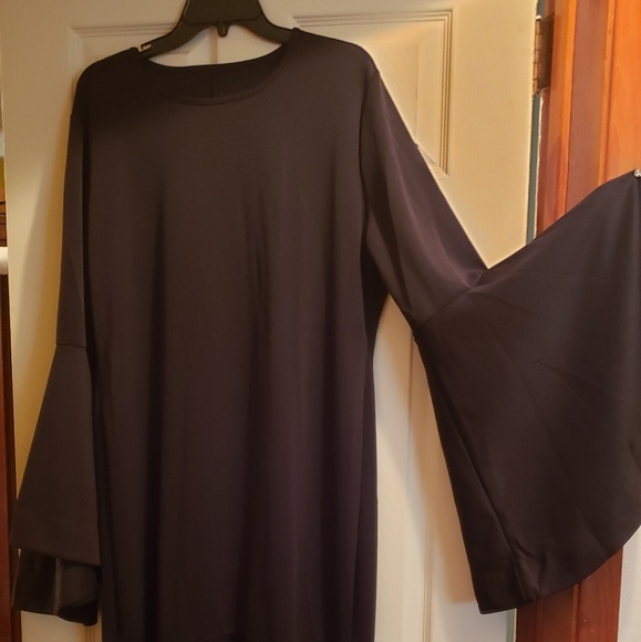 Dress and Painting - Picture 4 of 8